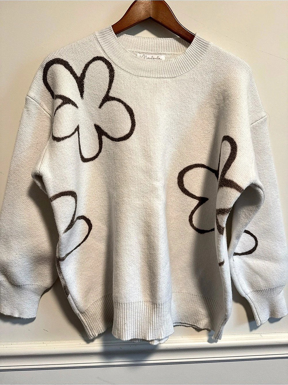 Mudeeola Floral Graphic Crewneck Sweater in White & Brown Size Medium